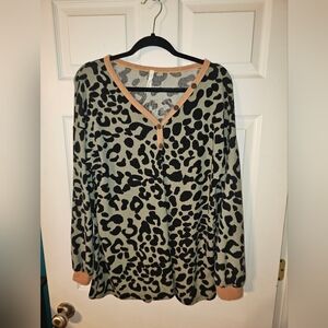 Leopard Print V-Neck Celeste Top